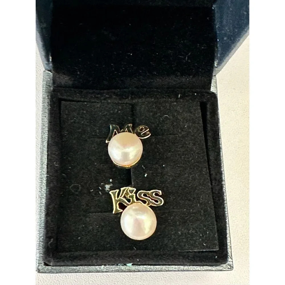 KISS ME 925 Sterling Silver stud earrings